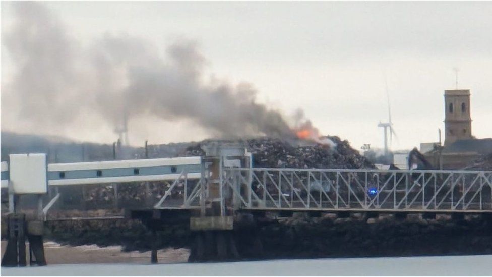 Sheerness metal recycling plant fire prompts smoke alert – BBC